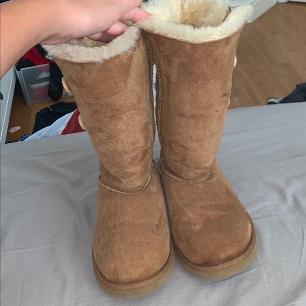 UGG BOOTS